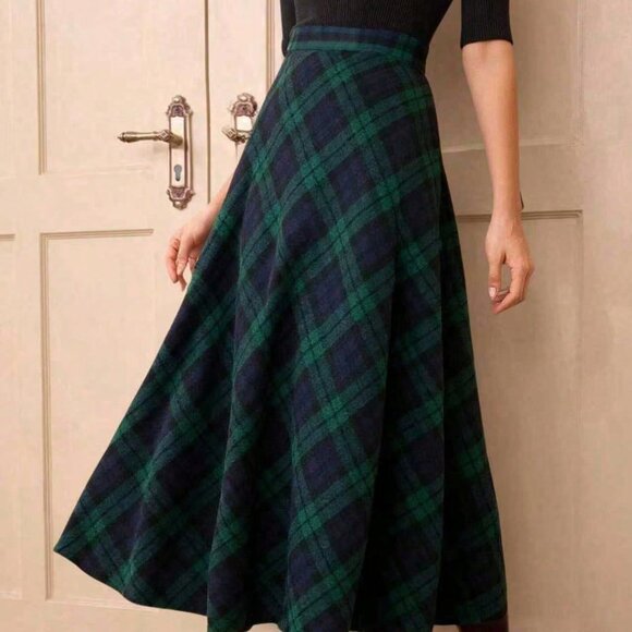 Dark Green Plaid Women's A-Line Casual Skirt - Picture 4 of 4